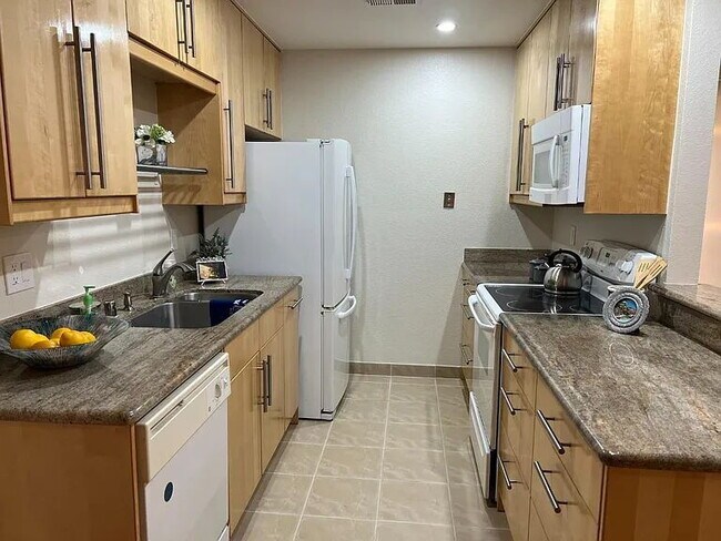 Foto del edificio - "Charming 1-Bedroom Retreat in San Jose's Heart – Your Perfect Cozy Haven Awaits!"