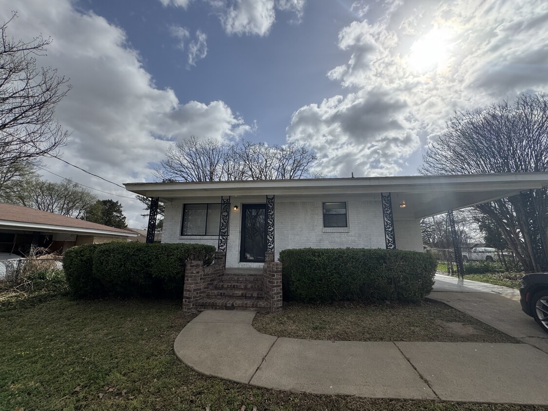 Primary Photo - 4500 Schaer St
