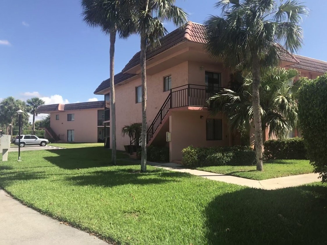 231 Lakeview Dr, Weston, FL 33326 Apartments in Weston, FL