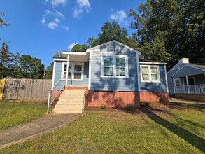 Building Photo - 2801 Oak St