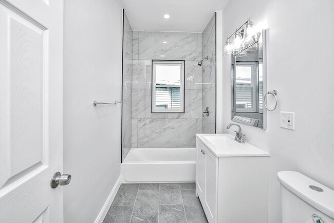 Building Photo - 53 Woodford St