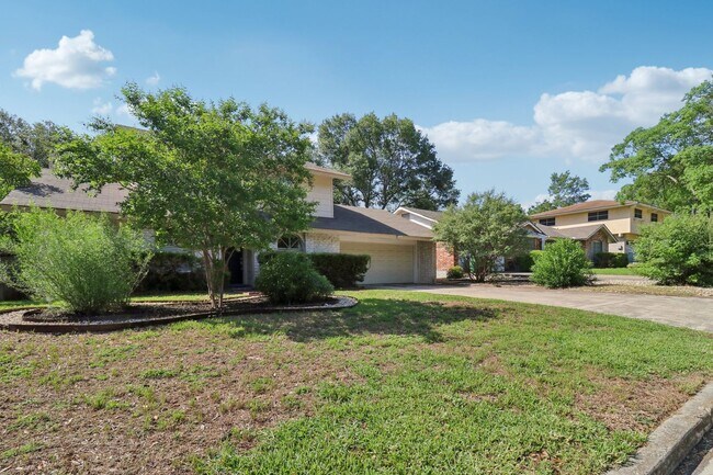 Building Photo - Beautifully Renovated Home with a Large Yard