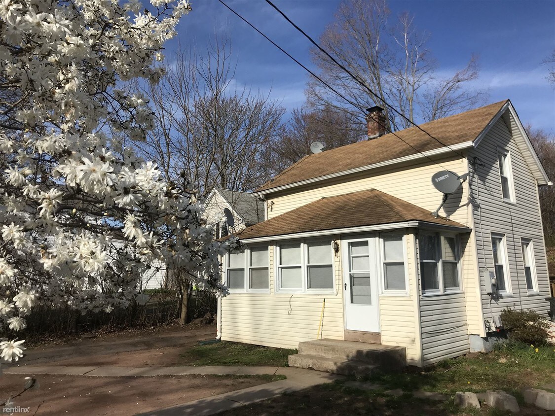 Primary Photo - 2 br, 1 bath House - 851 N Colony Rd