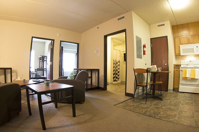 Sala de estar y cocina - 500 Club Apartments