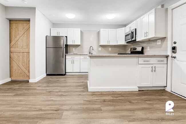 Foto del edificio - 1211 W 8th St
