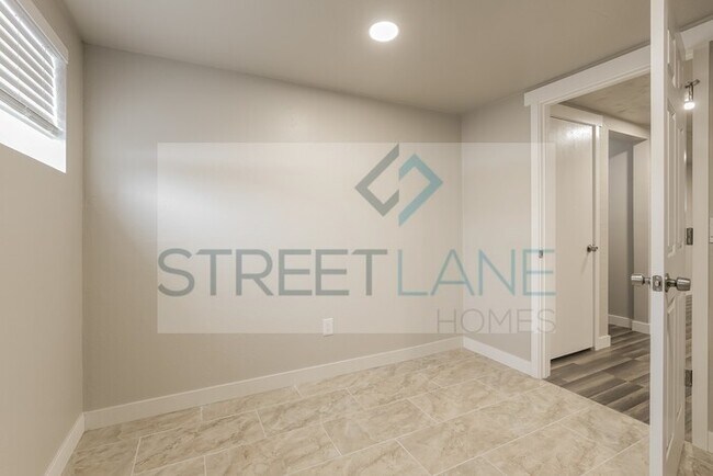 Building Photo - REDUCED!