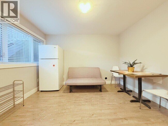 Photo du bâtiment - 4505 Neville St