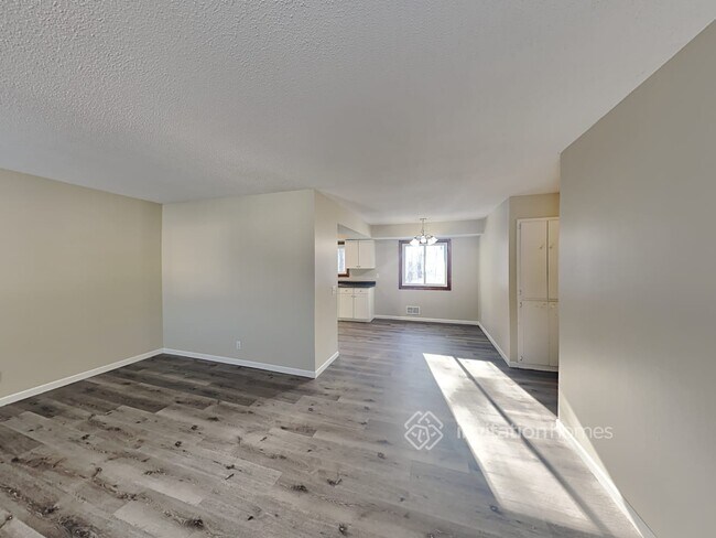Foto del edificio - 3432 Yukon Ave S