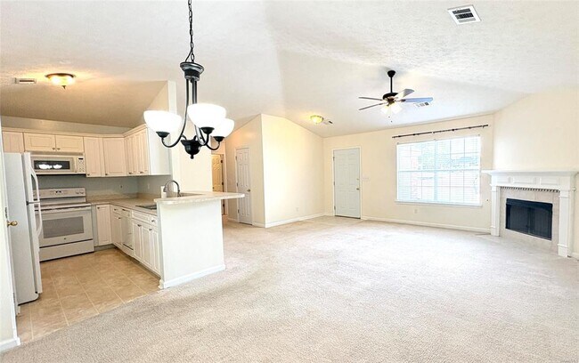 Foto del edificio - 1684 Hawthorne Ln