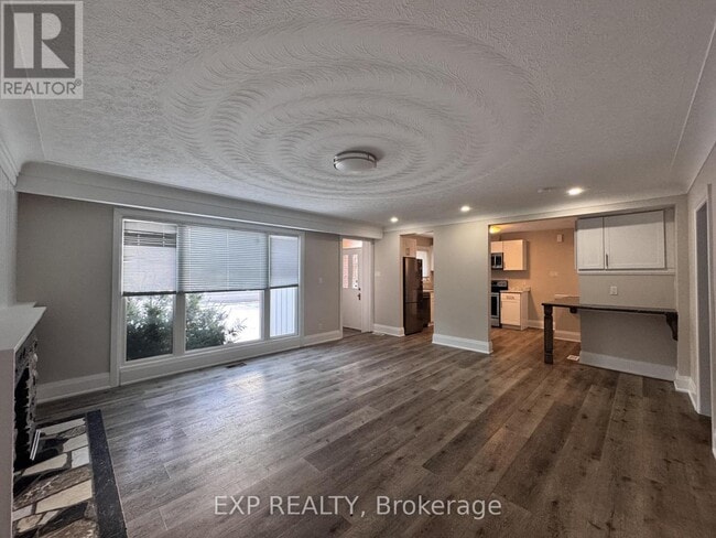 Building Photo - 324 West 5th Street