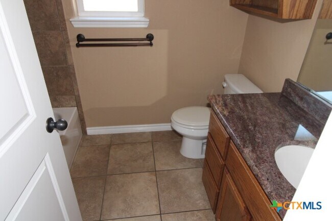 Foto del edificio - 702 Cosper Creek Dr