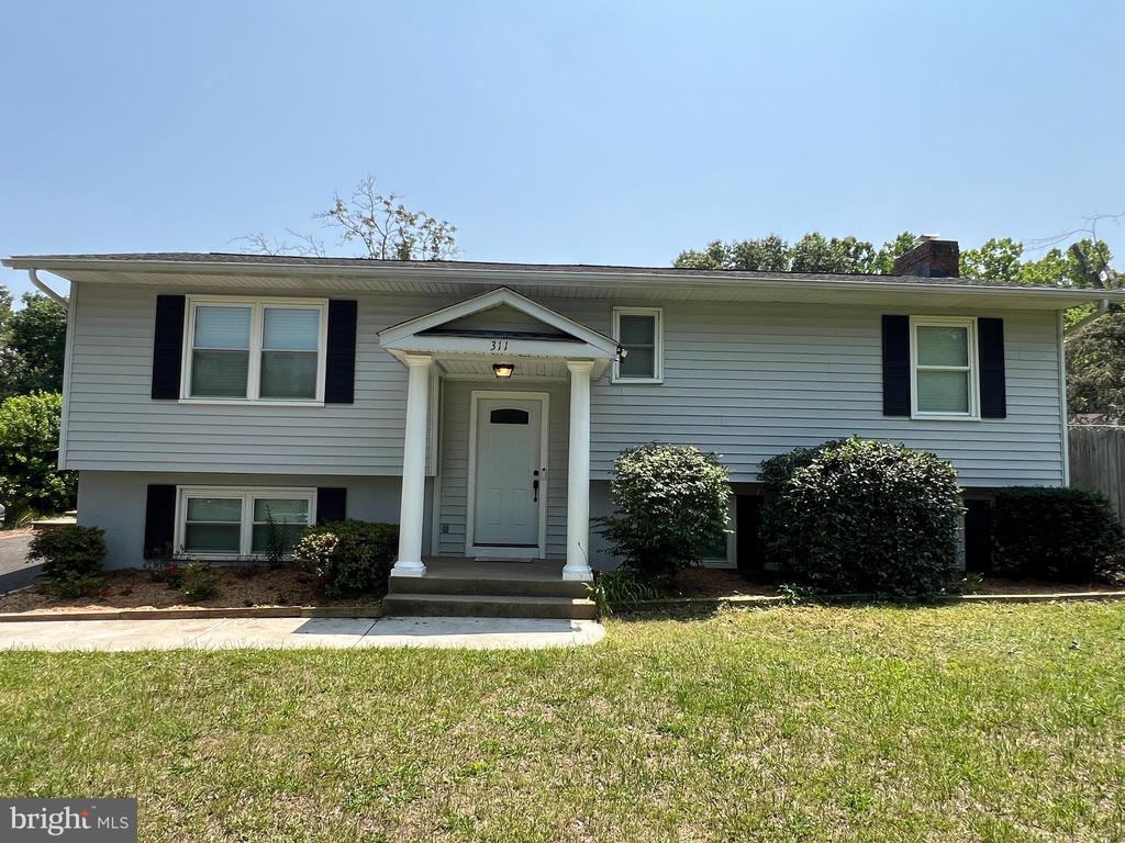 Primary Photo - 311 Oakridge Dr