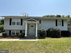 Building Photo - 311 Oakridge Dr