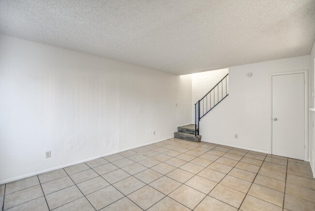 Building Photo - 4648 E Wood St