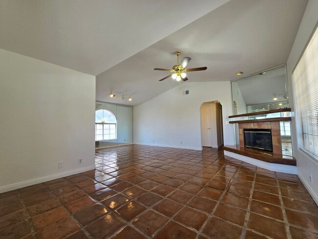 Building Photo - 1421 Santa Margarita St