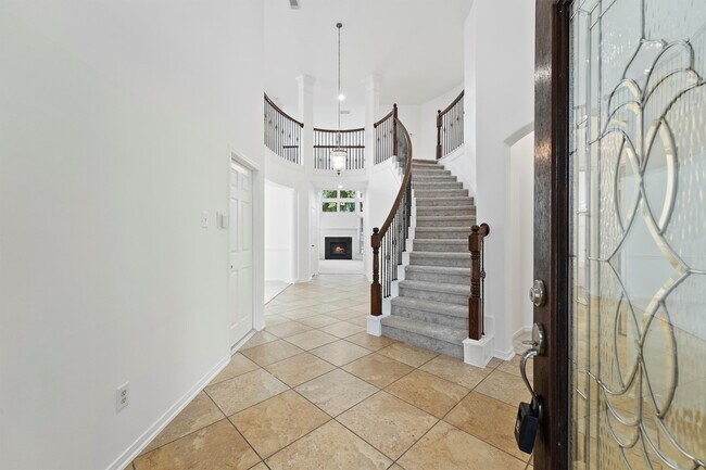 Building Photo - 26422 Creston Woods Dr