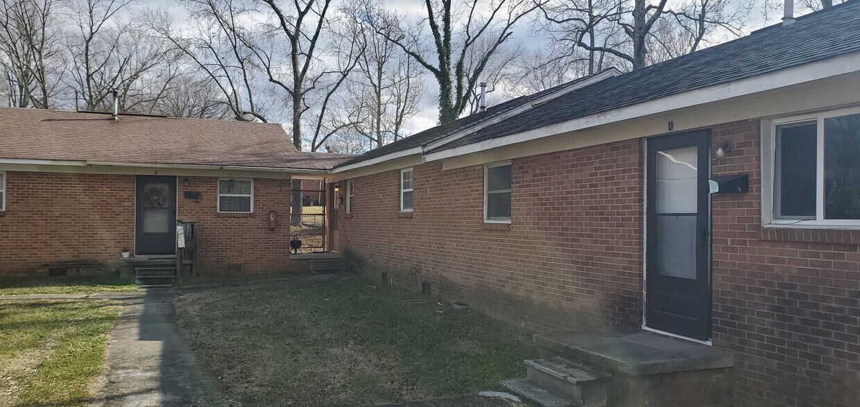 Primary Photo - 2 Bedroom Apartment!
