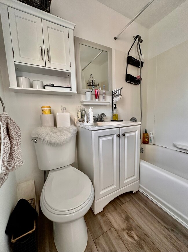 Building Photo - 118 Waverly Ave