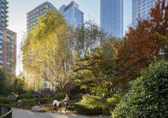 Foto del edificio - 55-75 West End Avenue