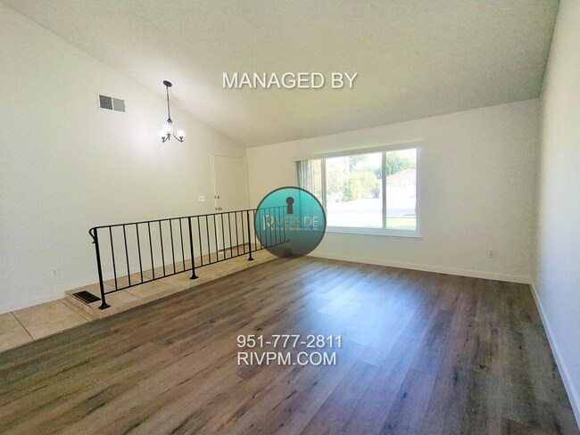 Foto del edificio - Beautiful home with no neighbors behind you!