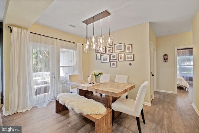 Building Photo - 14301 Grape Holly Grove