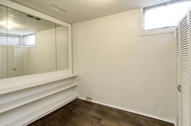 Foto del edificio - 9018 Keith Ave