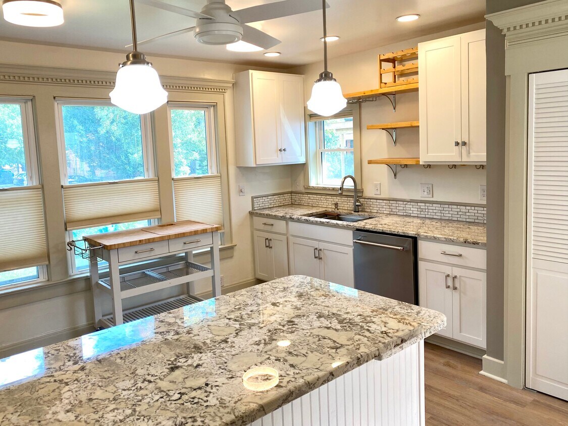Foto principal - 1321 Highland St