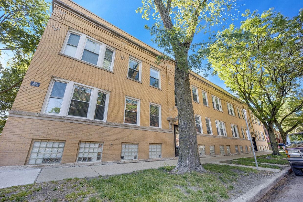Primary Photo - 3608 N Oakley Ave