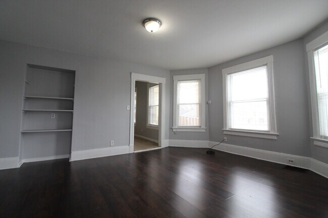 Building Photo - 433 New Britain Ave