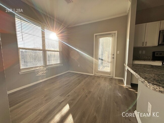 Building Photo - 701 Westport Rd