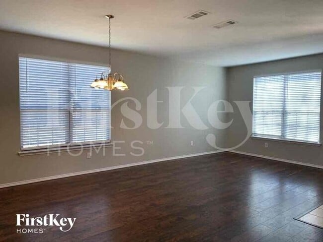 Building Photo - 10700 Lipan Trail
