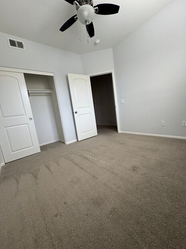 Foto del edificio - 1460 Mockingbird Ct