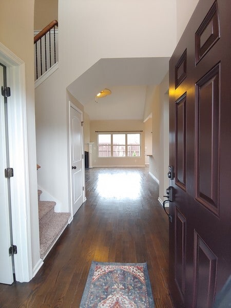 Building Photo - 830 Rock Elm Dr