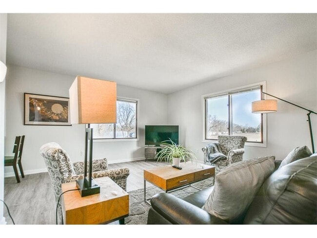Building Photo - 1621 Larson Dr