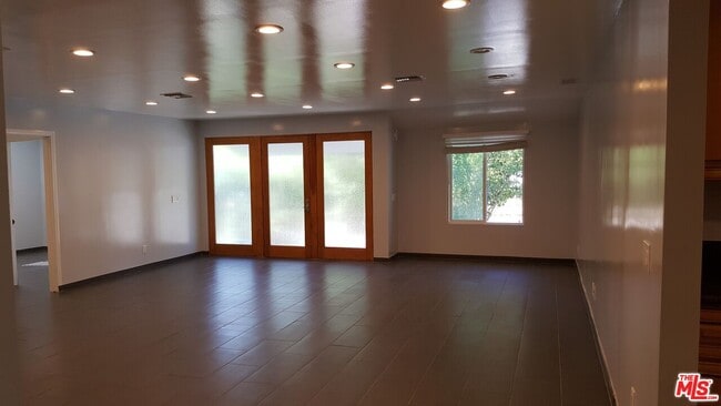 Building Photo - 15746 Magnolia Blvd