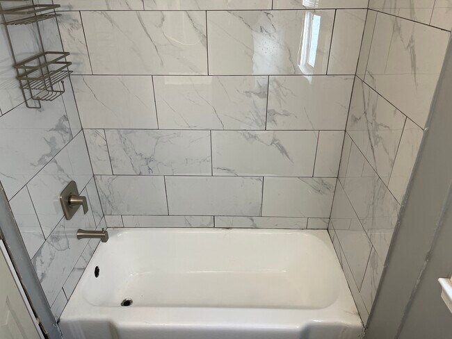 Baño - 7038 Valley Ave