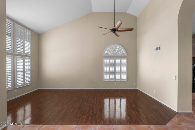 Foto del edificio - 1227 E Glenhaven Dr