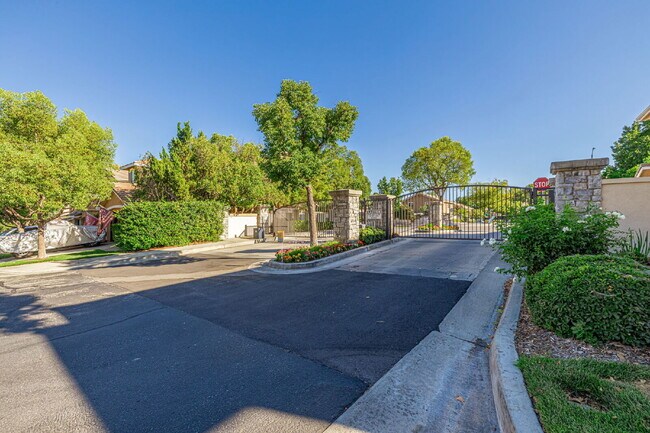 Building Photo - 3 Bedroom Home in The Gated Marigold Tract...
