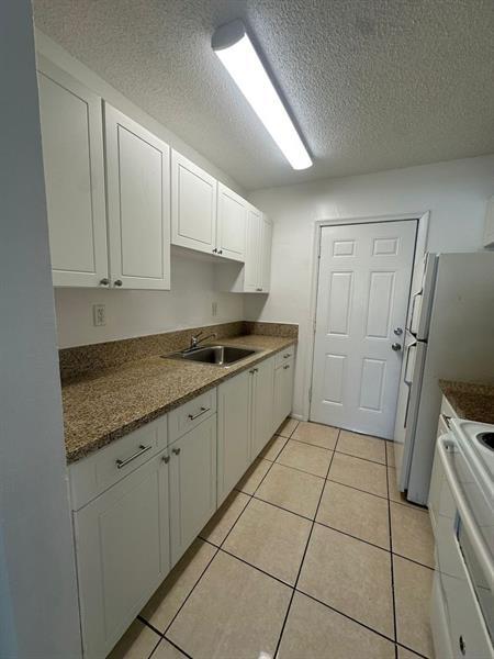 Building Photo - 5961 SW 41st St