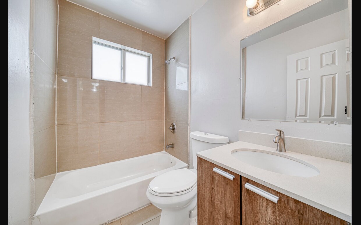 Building Photo - 16651 NE 18th Ave