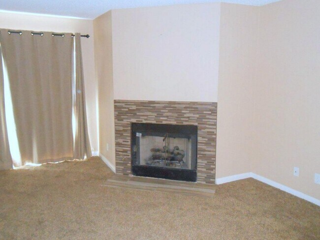Foto del edificio - Spacious 1 Bedroom Condo in Gated Communit...