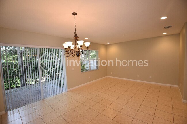 Building Photo - 102 W Prive Cir