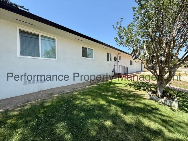 Building Photo - Gorgeous 3 Bed/3 Bath E Bakersfield Home w/ RBP & $0 Deposit Option