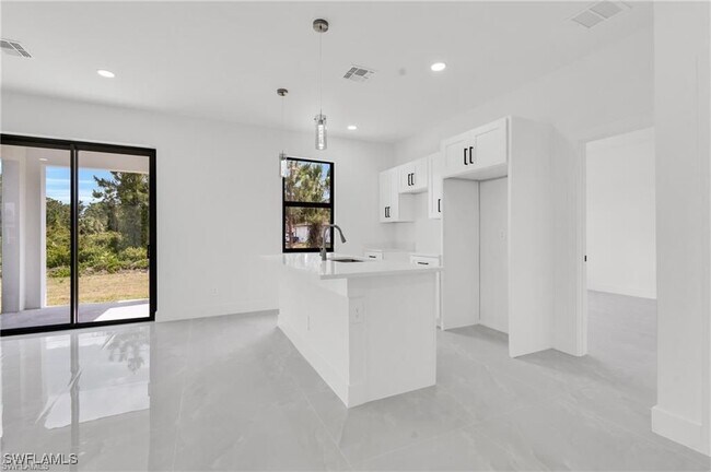 Foto del edificio - 3315 67th St W