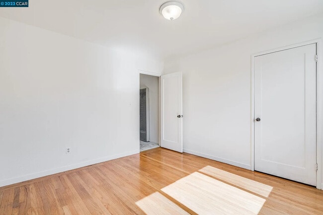 Foto del edificio - 3160 D St