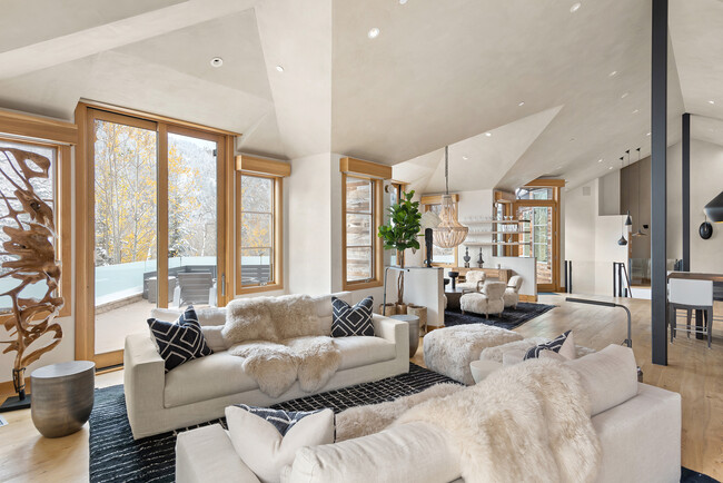 Foto del edificio - 136 Northway Dr