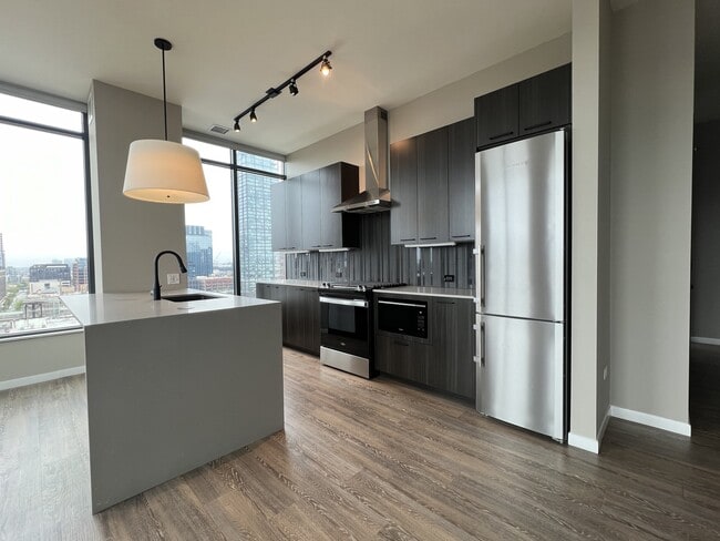 Photo - 932 W Washington Blvd Apartment