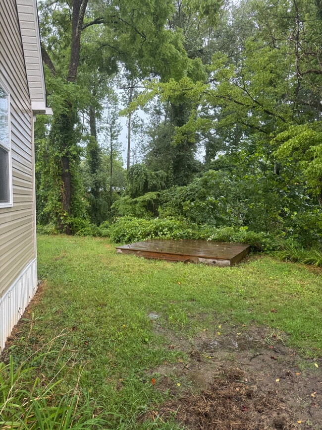 Building Photo - Fully renovated 2 bed/1 bath home with fenced front yard