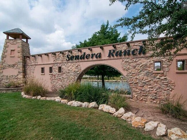 Building Photo - 813 Santa Rosa Dr