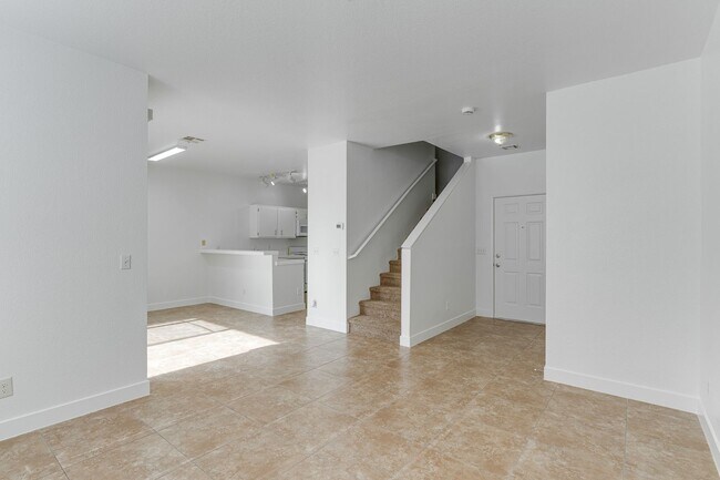 Foto del edificio - Exceptional 2 Bedroom in Desirable Location & Stunning Amenities